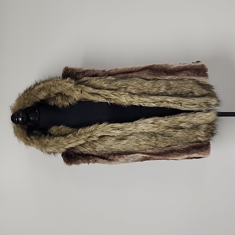Faux Fur Hooded Vest - Picture 3 of 16
